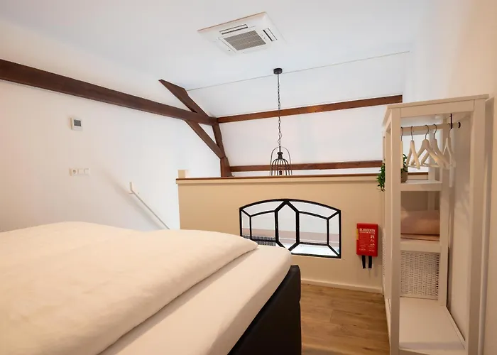 לינה וארוחת בוקר De Hoffstal 3*